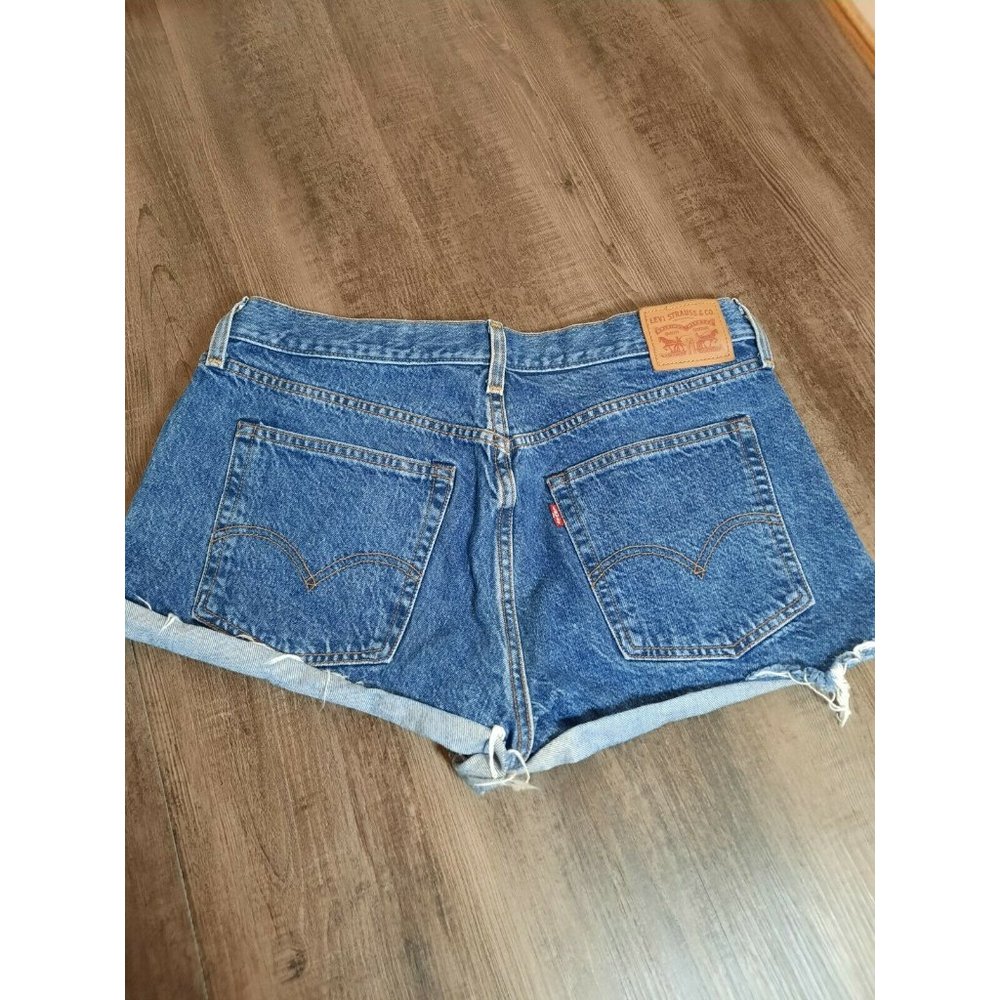 Levis white Oak Denim cut off Shorts Women's Size 32